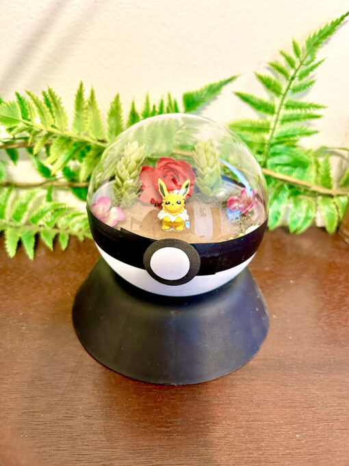 #135 Jolteon Pokeball Terrarium