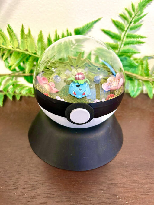 #002 Ivysaur Pokeball Terrarium