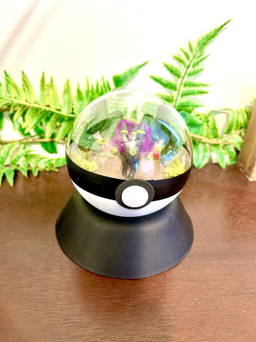 #197 Umbreon Pokeball Terrarium