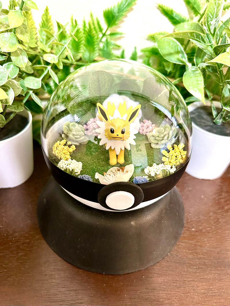 #135 Jolteon Pokeball Terrarium