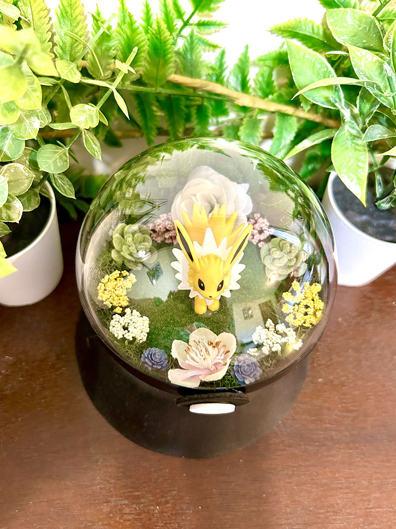#135 Jolteon Pokeball Terrarium - Image 2